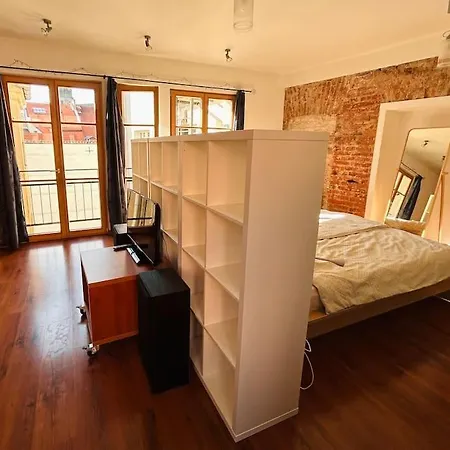 Quiet Old Town Studio Appt *